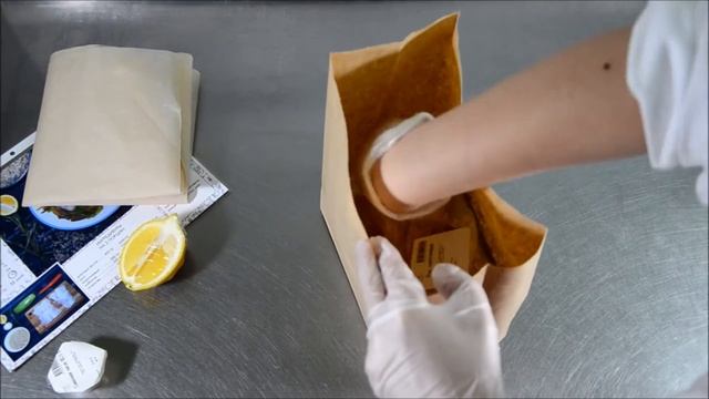 Процесс сбора ингредиентов для блюда "Дорада в пергаменте на подушке из овощей с коричневым рисом" смотреть онлайн