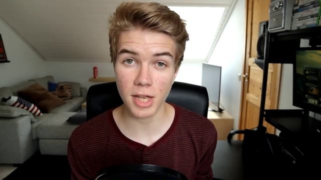 Q&A Funday: "HAZARDOUS BREAKS HIS FOOT!" - (Funny Moments Q&A) смотреть онлайн