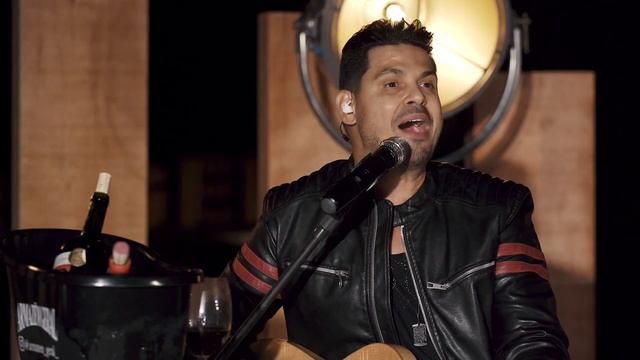 ROGER FLORES - Fogo de Amor / Fim de Semana / Preciso Te Encontrar (Medley Sertanejo) смотреть онлайн