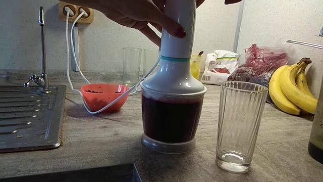 Утренний коктейль из зелёного сока и ягод. смотреть онлайн