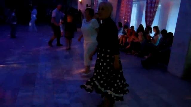 Не умеем, но любим танцевать рок-н-ролл! смотреть онлайн