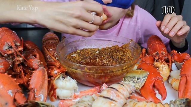 I ATE 22 LOBSTERS + KING CRAB LEGS *KATE YUP's* CHALLENGE #lobsterchallenge2019 смотреть онлайн