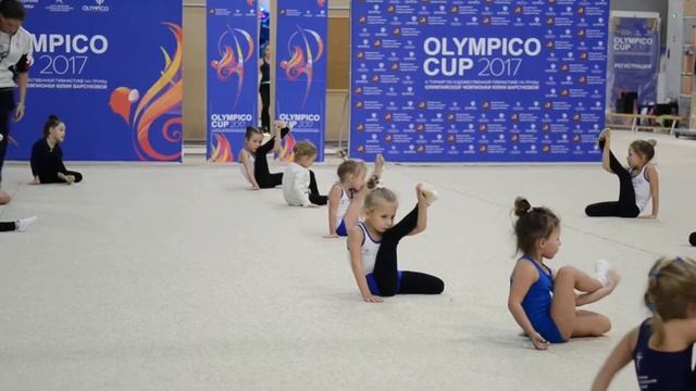 Растяжка ног. Подготовка к шпагату. Художественая гимнастика смотреть онлайн