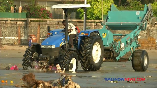 Post-visarjan scenes at Mumbai Beaches will SHOCK you! | Ganpati Visarjan 2018 смотреть онлайн