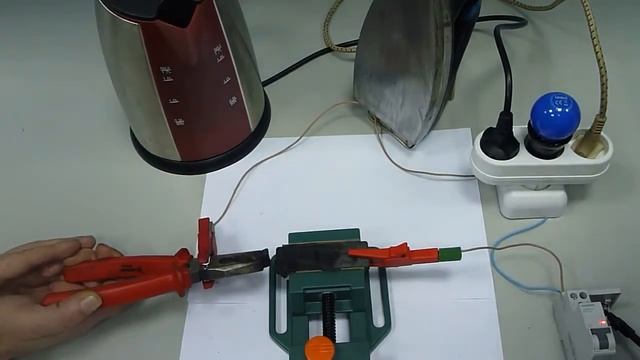 Проверка устройства обнаружения дугового разряда 5SM6, часть 1 смотреть онлайн