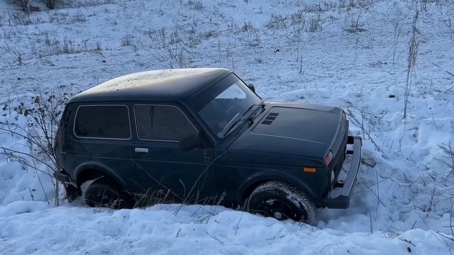 Решил заехать в горку на Ниве. Что из этого вышло… смотреть онлайн