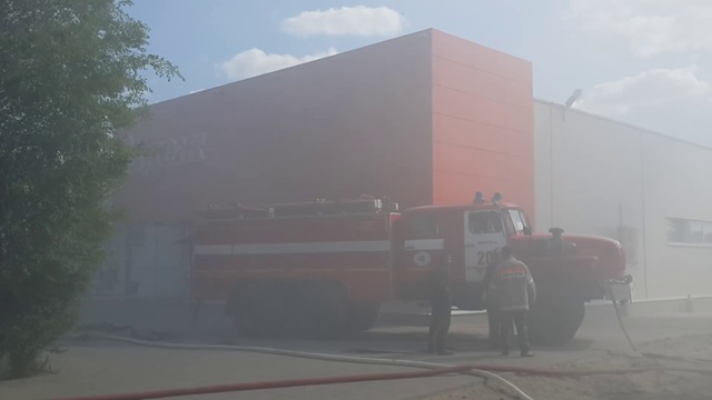 Горит магазин "МАГНИТ". Пожар в центре г. Жирновск. 04.06.2015г. Новости Жирновска - форум ЖИРАФ смотреть онлайн