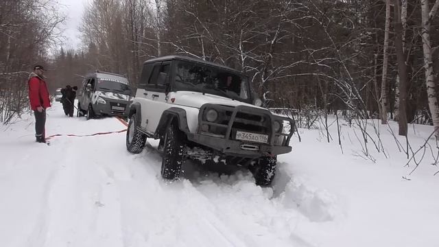 Три Соболя 4х4 на АКПП и Хантер пробиваемся к скале Острая! Буксуем, дёргаем, поломка, лебёдка! смотреть онлайн