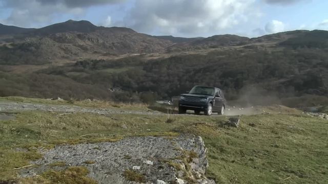 2011 Range Rover - 40 years later with Roger Crathorne смотреть онлайн