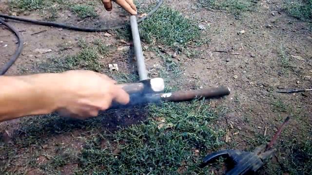 Сделать ручной бур за полчаса. 5 минут и отверстие готово! смотреть онлайн