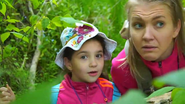 Эмма и мама играют и учат детей о животных. Для малышей смотреть онлайн