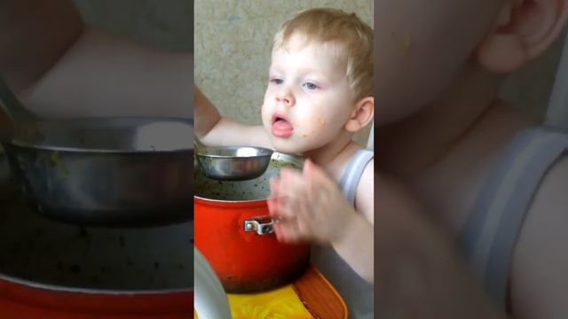 Как накормить ребенка супом??  Малыш съел целую кастрюлю Супа  .