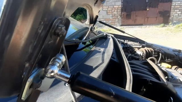 Установка газовых упоров и доработка крепления на капоте смотреть онлайн