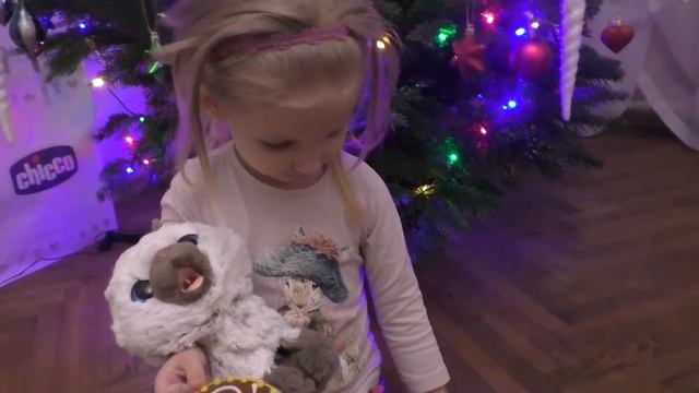 Квест! Алина ищет кармашек в форме штанов Деда Мороза, в которых спрятан сюрприз! смотреть онлайн