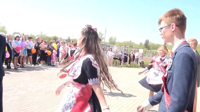 Выпуск 2023 Танец на Последний звонок с Мартыново смотреть онлайн