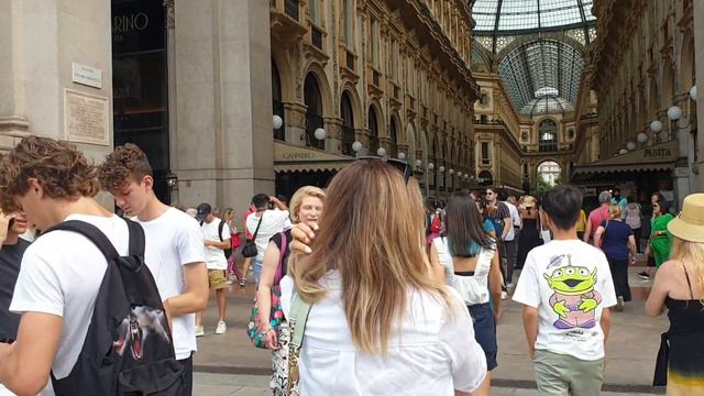 Площадь Duomo и знаменитый Миланский собор смотреть онлайн