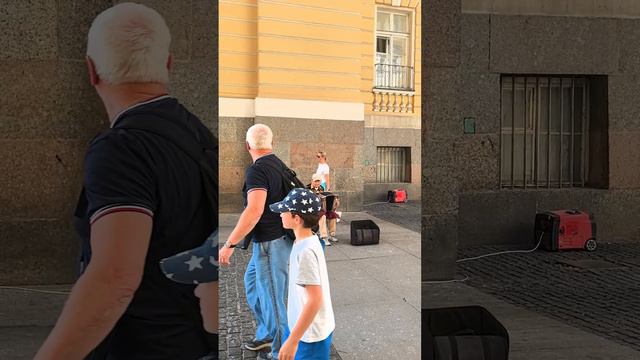 Играй гармонь! Уличный музыкант, Санкт-Петербург! #гармонь #музыка #играйгармонь #уличныймузыкант смотреть онлайн