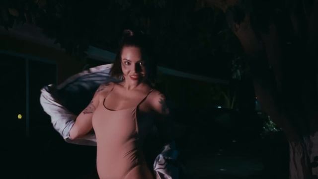 Triana Iglesias, LOKE - Bailando смотреть онлайн