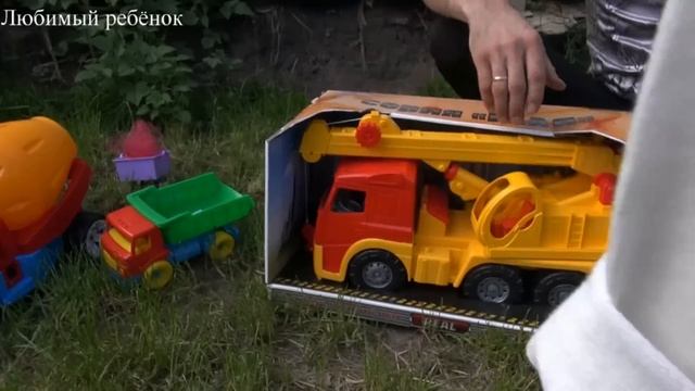 Видео про машинки игрушки / Распаковка машинок / Unpacking toys смотреть онлайн