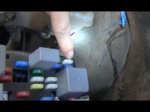 Замена предохранителя центрального замка KIA - Spectra смотреть онлайн