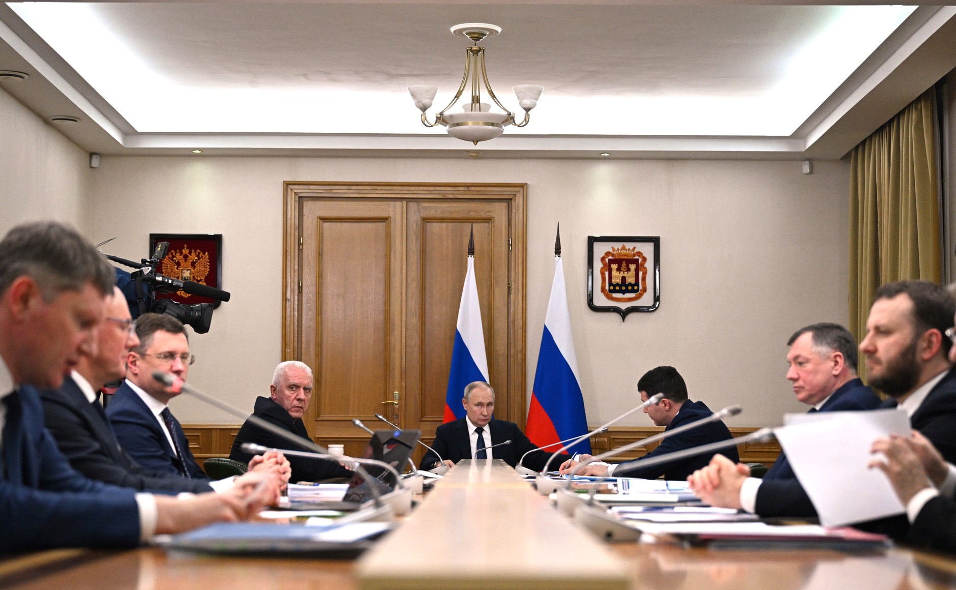 Президент РФ В.В.Путин провёл совещание по вопросам социально-экономического развития Калининградско смотреть онлайн