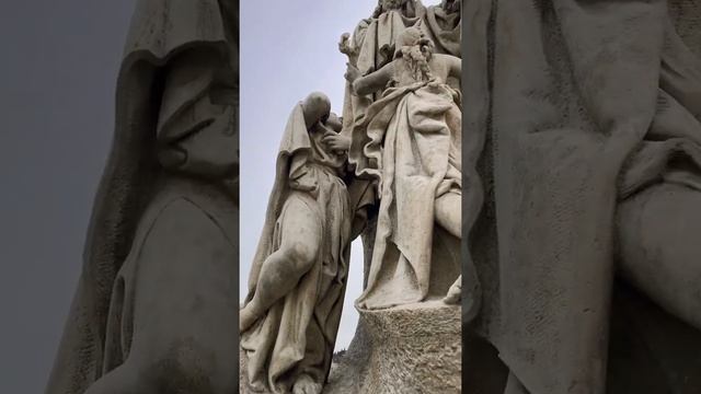 Карловый мост..Prague.. Скульптуры..#Shorts смотреть онлайн