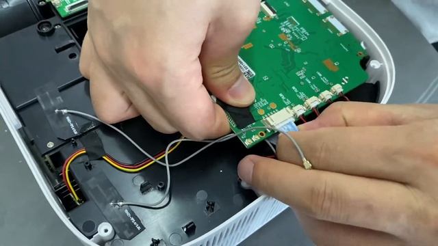 The lens of the BYINTEK K45 projector has no light coming out, how can I solve it? смотреть онлайн