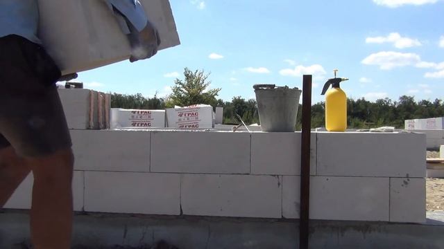 КЛАДКА стен из ГАЗОБЕТОНА своими руками. Армирование. Часть 1. смотреть онлайн