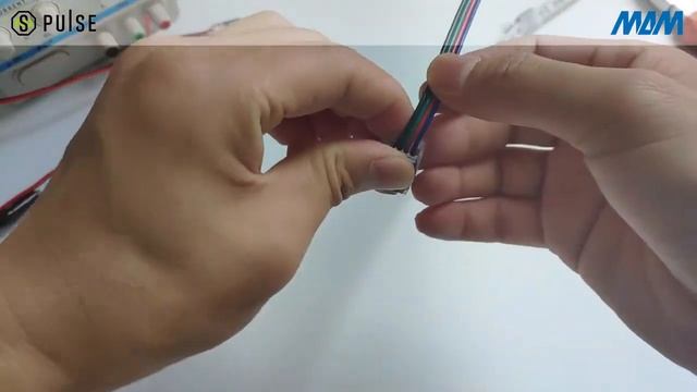 Коннектор HIPPO для подключения светодиодной ленты RGB IP20 к блоку питания смотреть онлайн