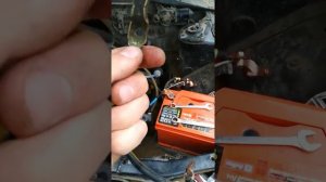 Не крутит стартер, греется минусовая клемма аккумулятора, в чем проблема и что делать