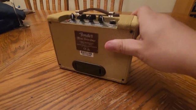 Fender Mini 57 Twin Amp Electric Guitar Amplifier Review смотреть онлайн