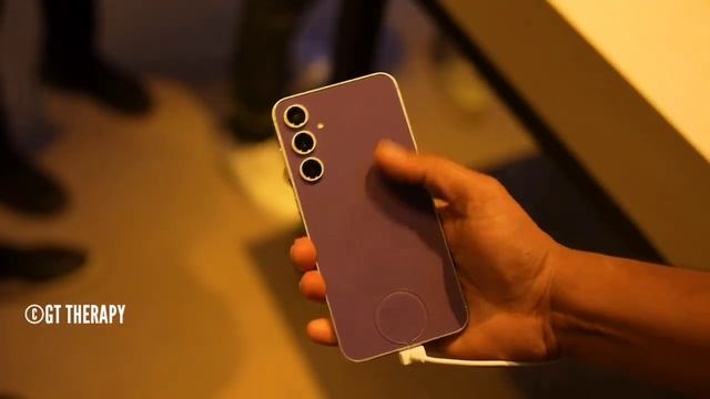 Dont buy Samsung Galaxy S23 FE Hands On And First Look ⚡ Exynos 2200, IP68 & More смотреть онлайн