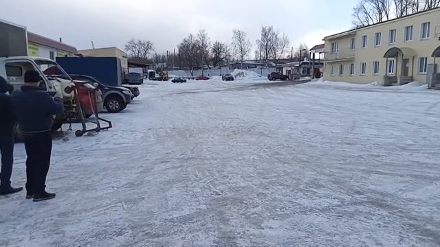 Немного зимнего дрифта на ВАЗ 2106 смотреть онлайн