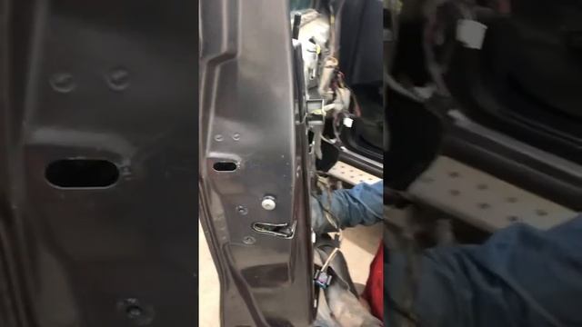 Что делать если на BMW плохо открывается дверь ❓ смотреть онлайн