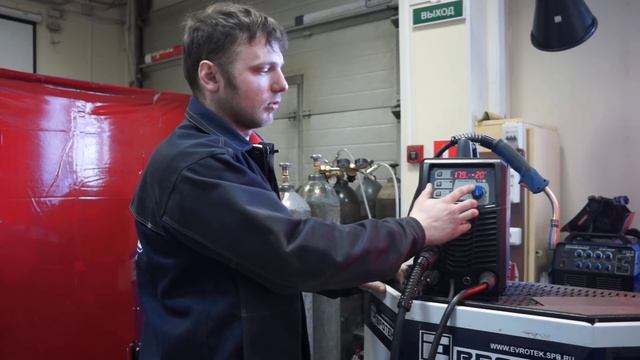 Сварка кузовного металла полуавтоматом SPEEDWAY 175 смотреть онлайн