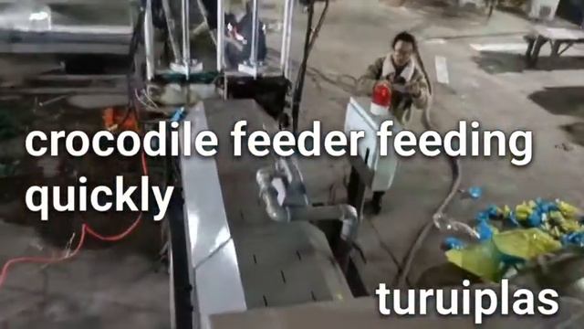 plastic granulator with force feeding shredder on top crocodile mouth feeder by TURUIPLAS смотреть онлайн