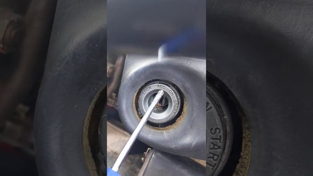замена личинки замка зажигания Toyota Sprinter Ae 100 1994 года выпуска