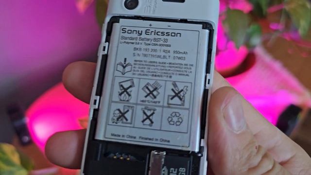 Sony Ericsson w595 - 15 letni Walkman , który bije na głowę dzisiejsze klasyczne telefony смотреть онлайн