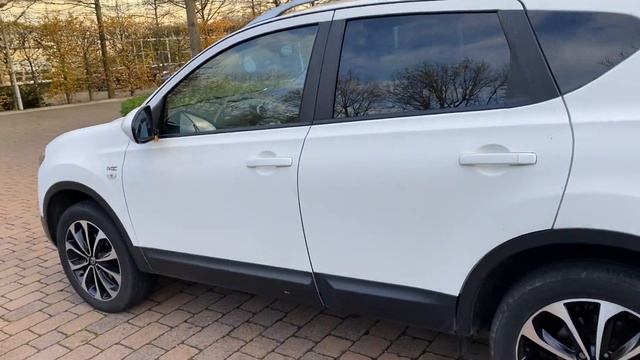 WHITE NISSAN QASHQAI смотреть онлайн