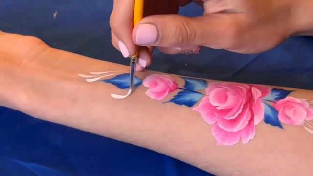 Видео-урок «Розы Аквагрим»