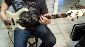 Ibanez BTB470