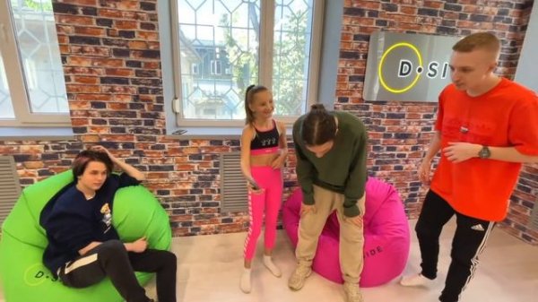 МИСС НИКОЛЬ учит DSIDE BAND НЕВЕРОЯТНЫМ ТРЮКАМ ? ГИМНАСТИКА ПРОТИВ DSIDE BAND ?? Кто победит? ✔️