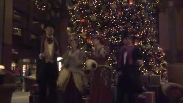 Disneyland Dickens Carolers "Rudolph the Red Nosed Reindeer" смотреть онлайн