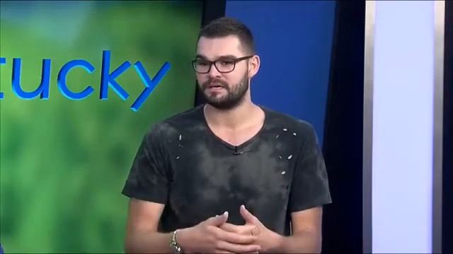 Former basketball player Isaac Humphries performs смотреть онлайн