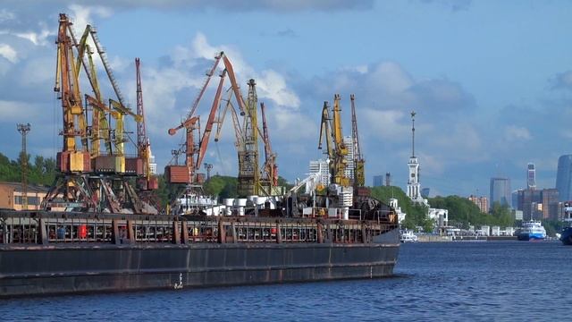Сухогрузы и буксиры-толкачи с баржами в Москве. Навигация 2022 смотреть онлайн