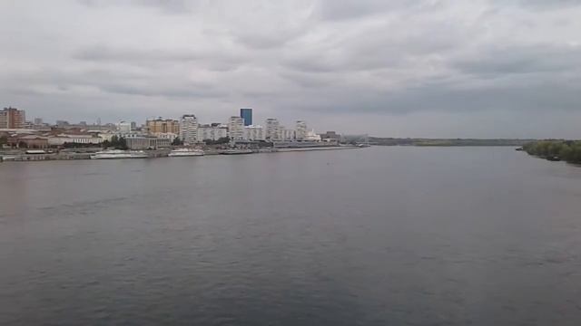 Енисей и город с левой стороны середины Коммунального моста смотреть онлайн