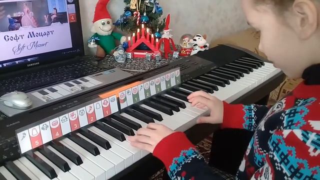Учимся играть гамму До мажор в параллельном движении на 1 октаву смотреть онлайн