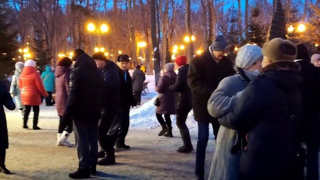 ТЫ МНЕ НЕ СНИШЬСЯ, Я ТЕБЕ ТОЖЕ!??❄️/ТАНЦЫ В ПАРКЕ ГОРЬКОГО ХАРЬКОВ ДЕКАБРЬ 2021 смотреть онлайн