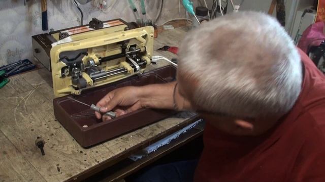 Veritas 8014/43. Хозяйка разобрала челночное.... и не только его. смотреть онлайн