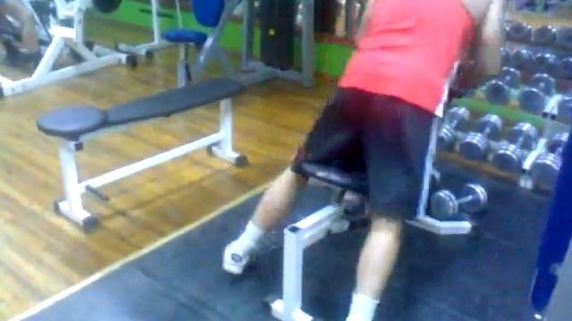 Жим в хаммере на дельты и разводка гантелей в наклоне. смотреть онлайн